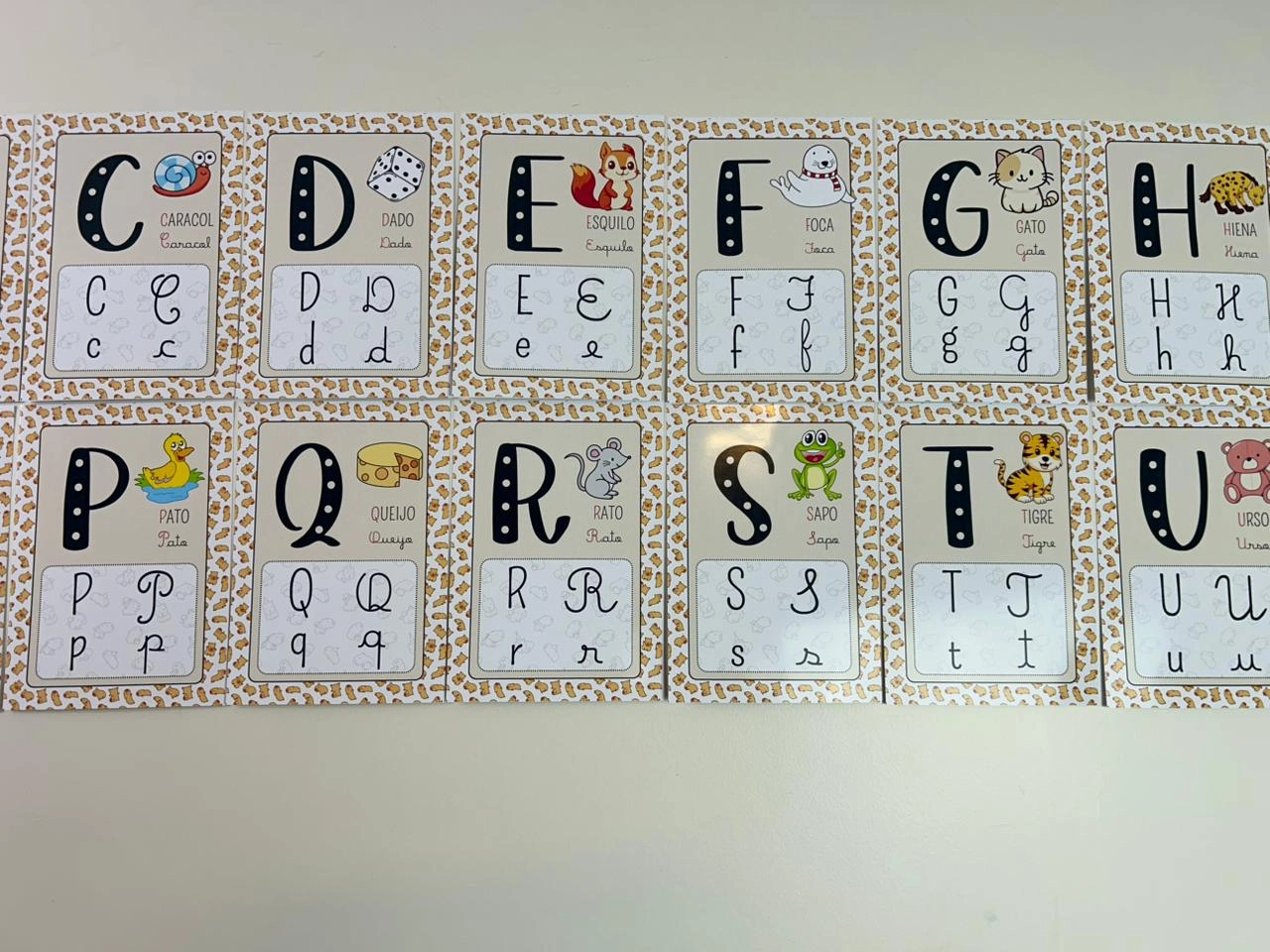 Preview de Alfabeto Capivara com Quatro Tipos de Letras Ilustrado!