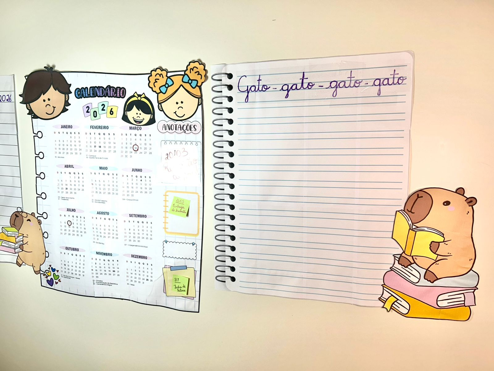 Preview de Painéis: Cabeçalho, Caligrafia e Calendário 2026 Gigante