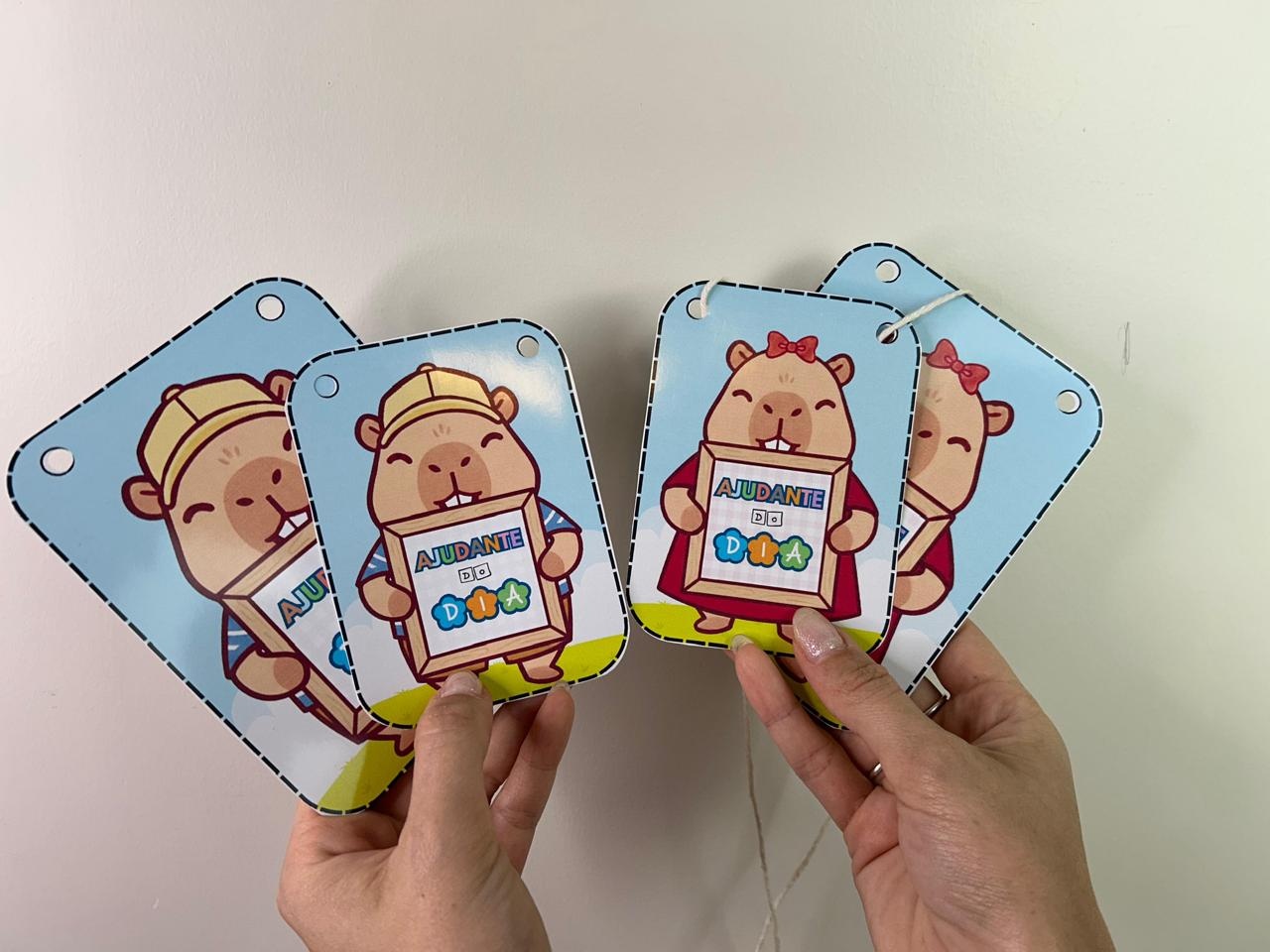 Preview de Crachá Ajudante do Dia com Tema Capivara