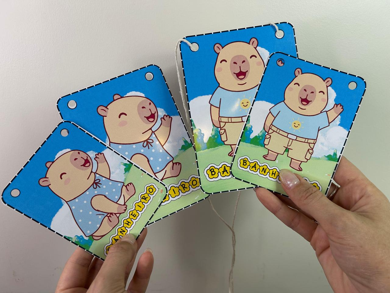 Imagem de Crachá de Banheiro e Bebedouro com Tema Capivara Colorido