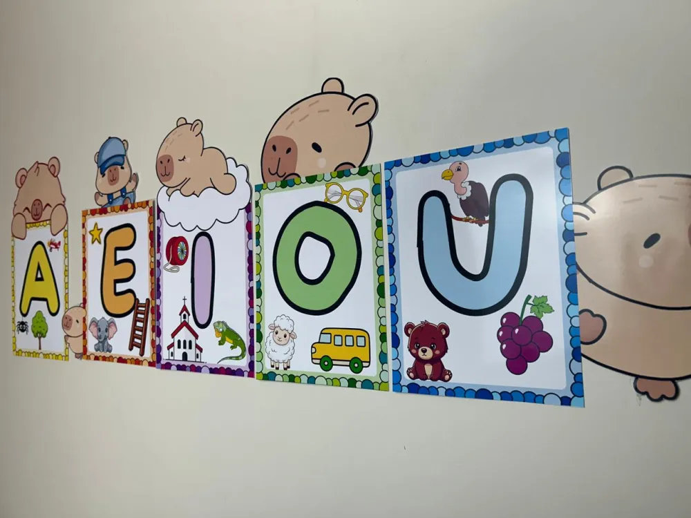 Imagem 4 de Material educativo: Cards das Vogais Coloridos Tema Capivara